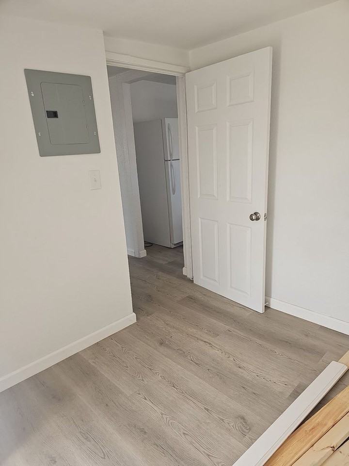 12885 Albert Ave - Photo 7 of 40