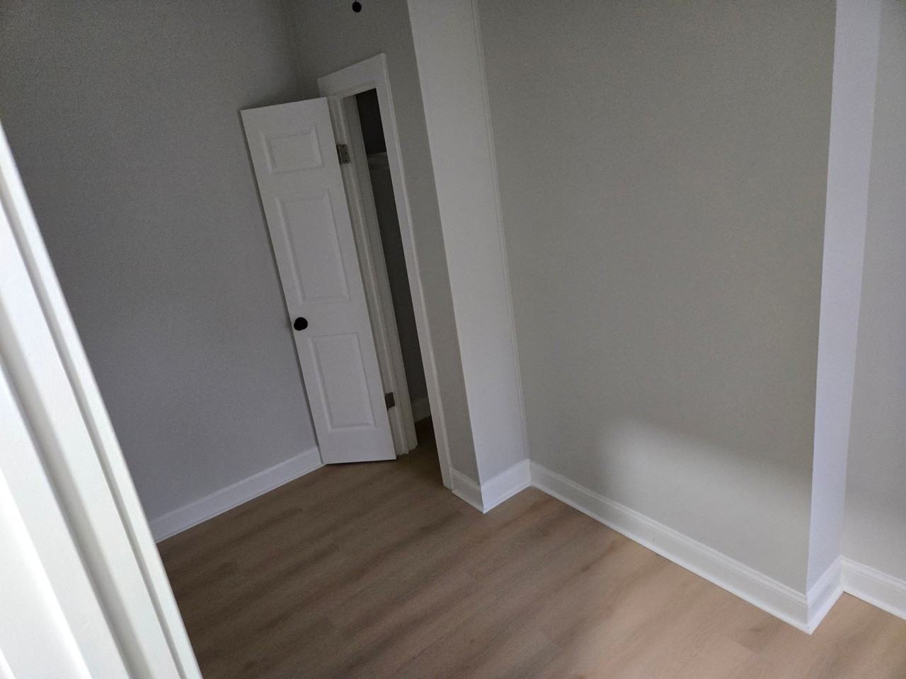 921 N Pine St - Photo 3 of 15