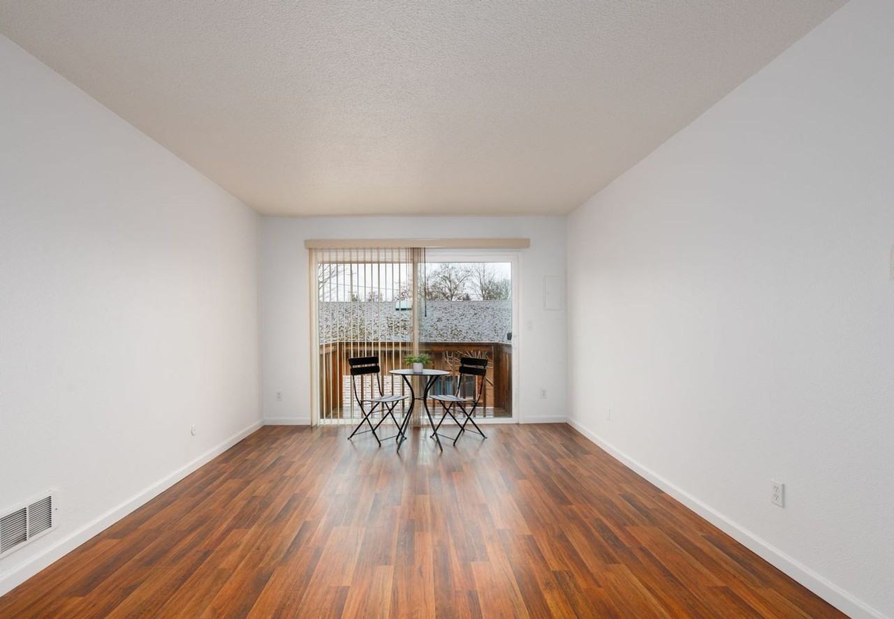 7411 N Fessenden St - Photo 2 of 8