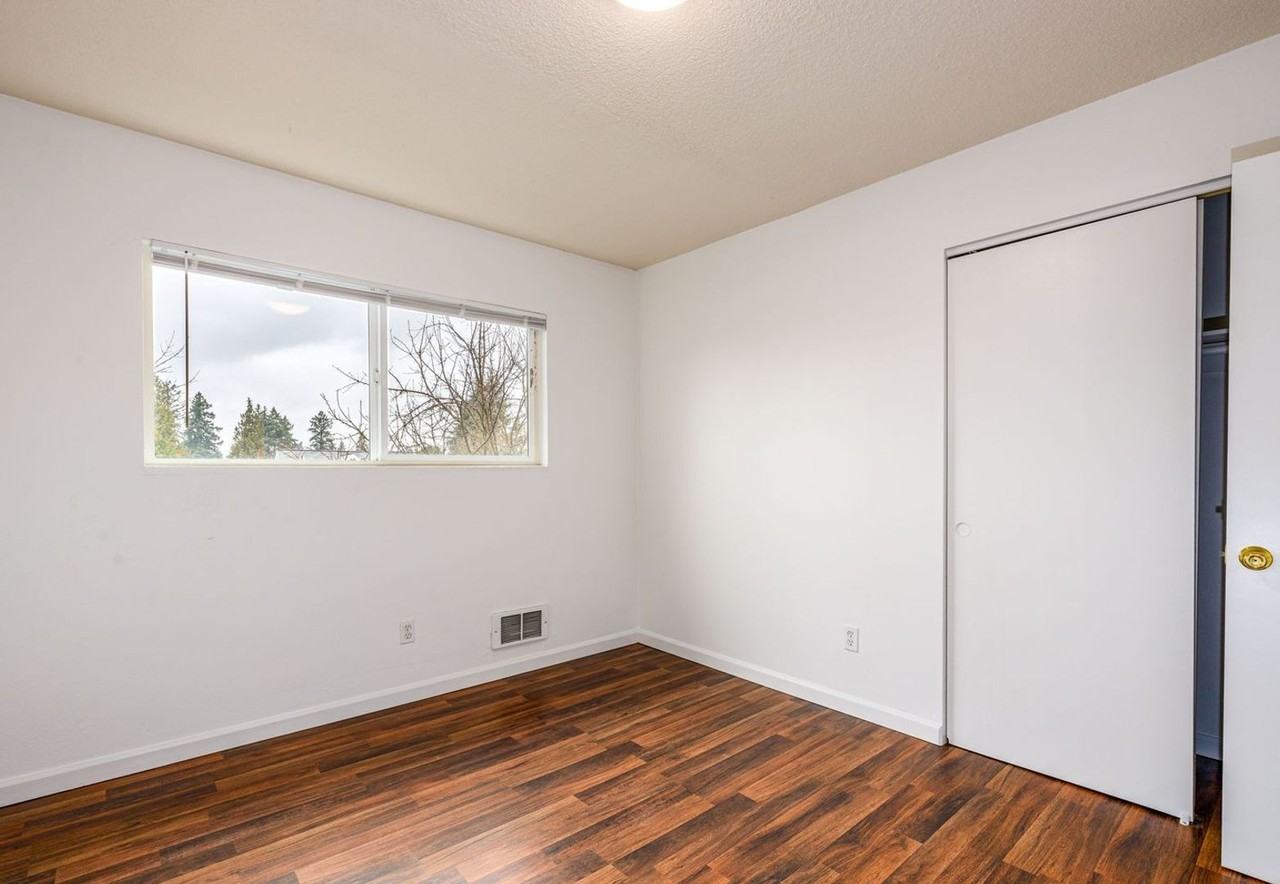 7411 N Fessenden St - Photo 3 of 8