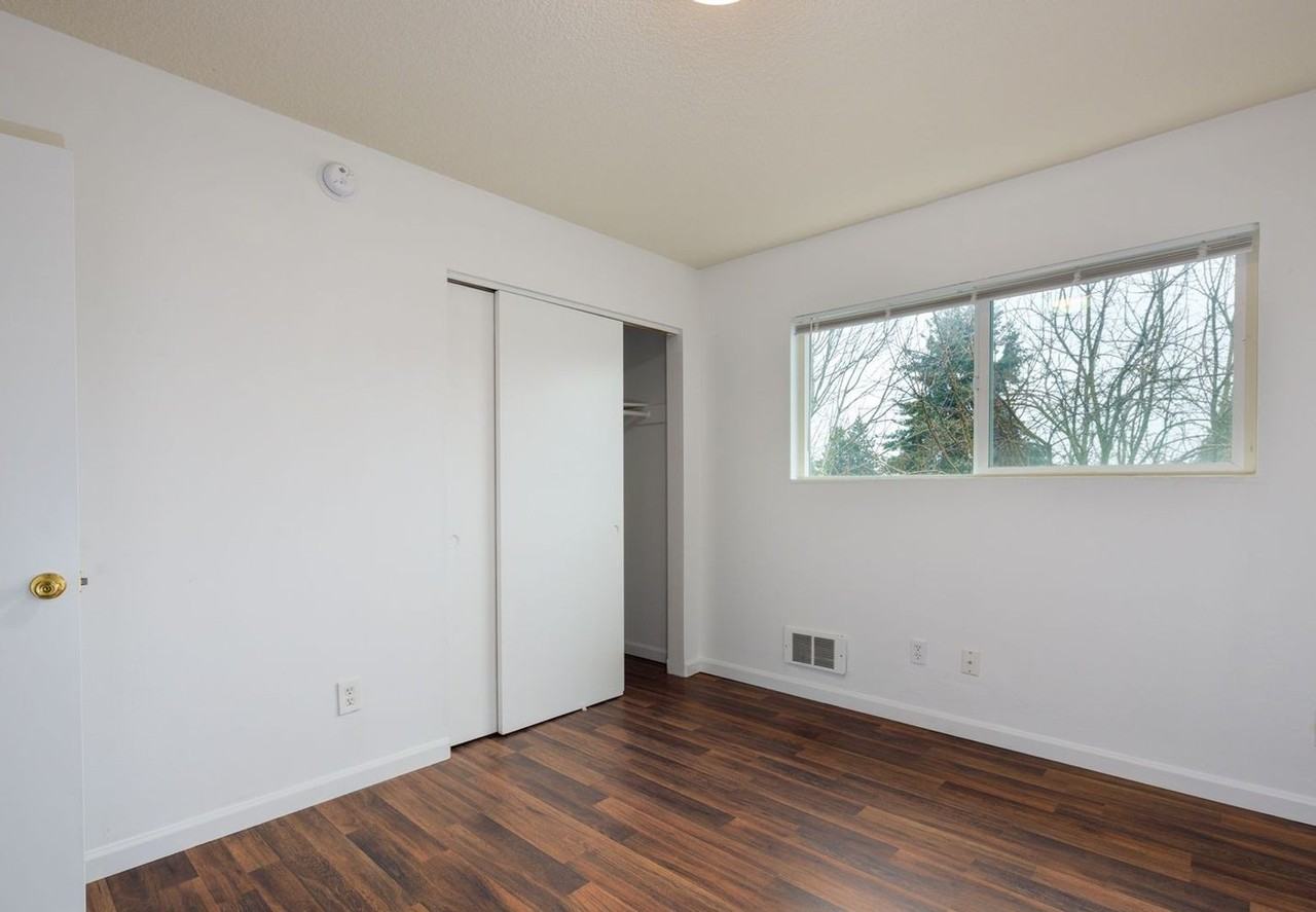 7411 N Fessenden St - Photo 4 of 8