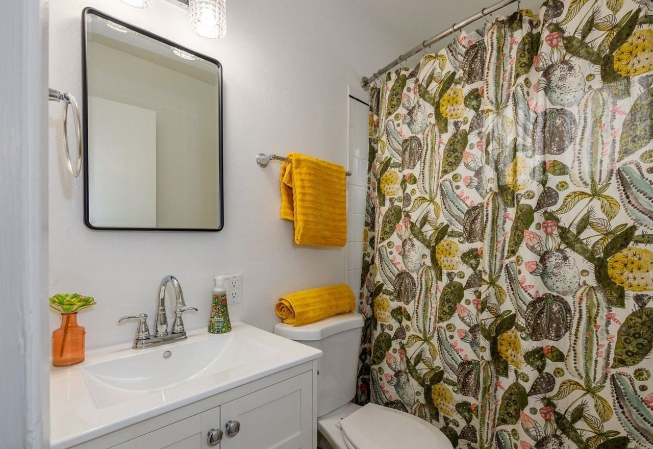 7411 N Fessenden St - Photo 5 of 8