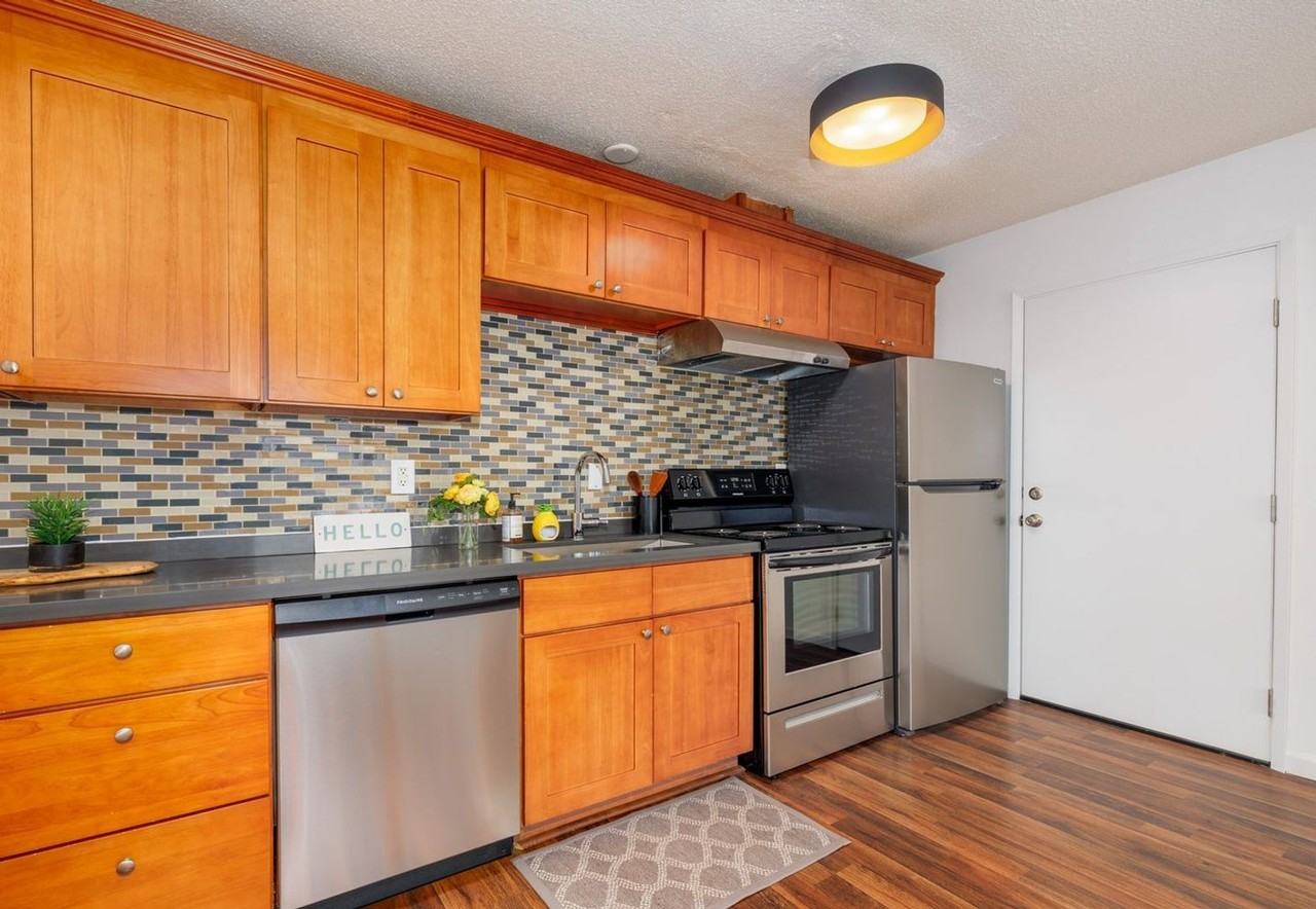 7411 N Fessenden St - Photo 6 of 8