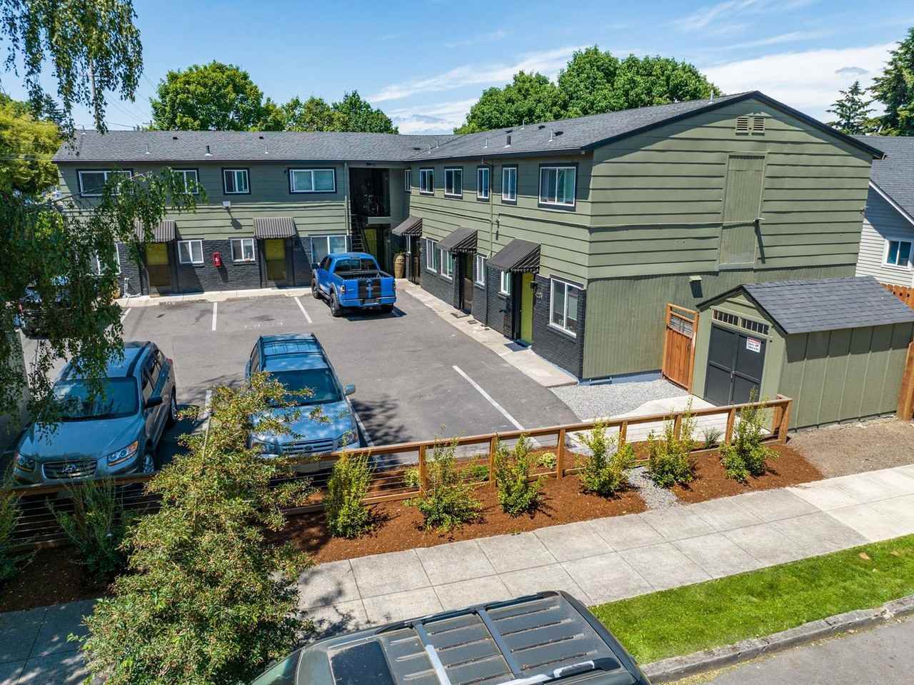 7411 N Fessenden St - Photo 7 of 8