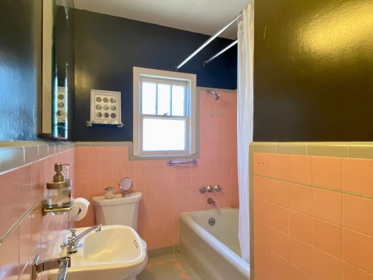 353 Heller St - Photo 5 of 50