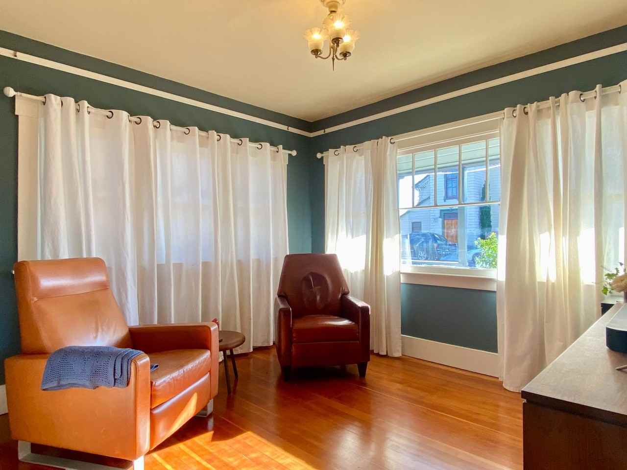 353 Heller St - Photo 6 of 50