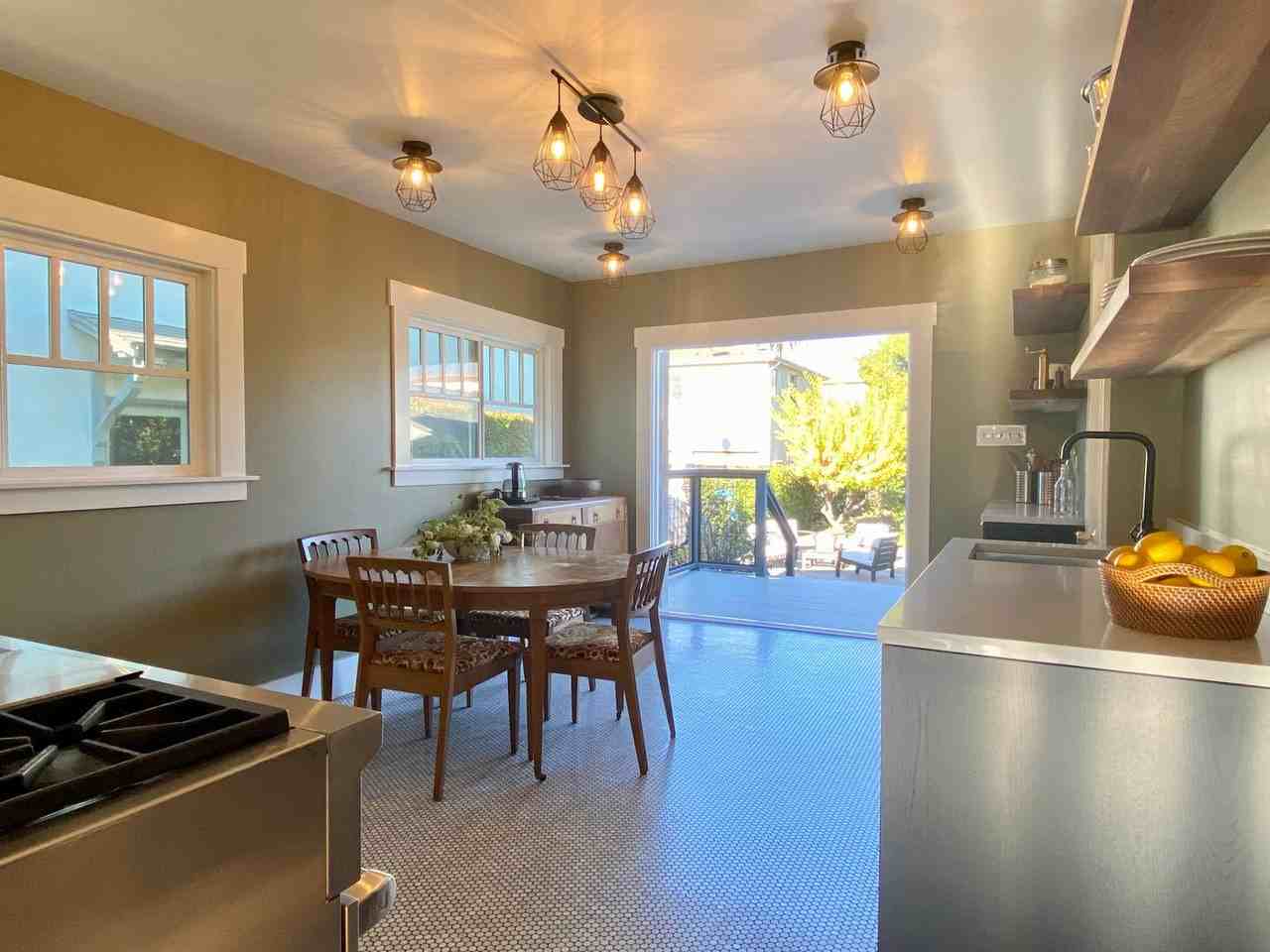 353 Heller St - Photo 7 of 50