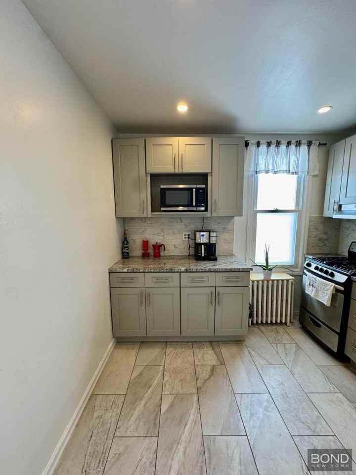 6649 79th St - Photo 2 of 7