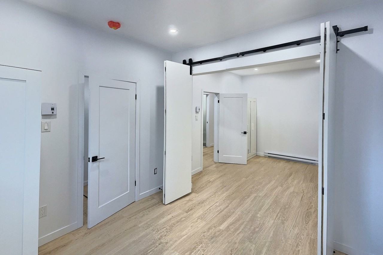 5582 Rue Hadley - Photo 3 of 18