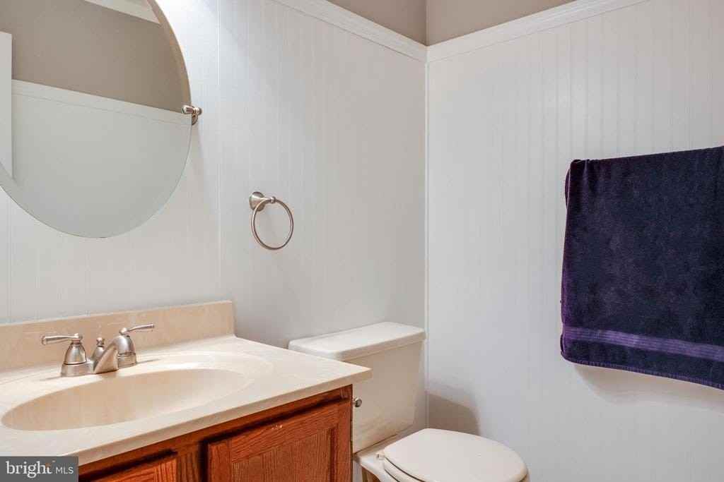 203 Waverly Ct - Photo 4 of 18