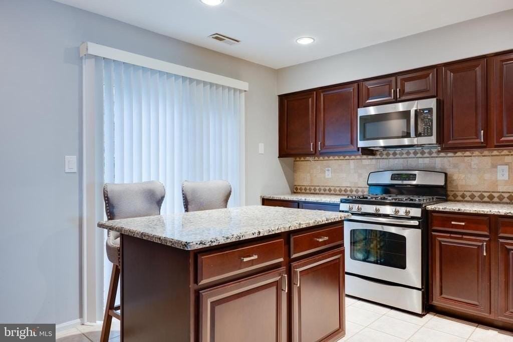 203 Waverly Ct - Photo 6 of 18