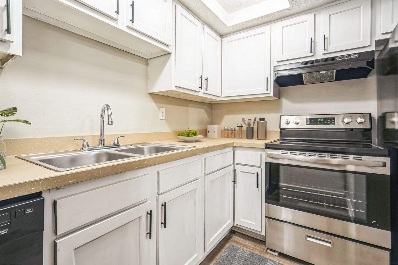 Chandler Commons Apartments - Photo 4 of 22