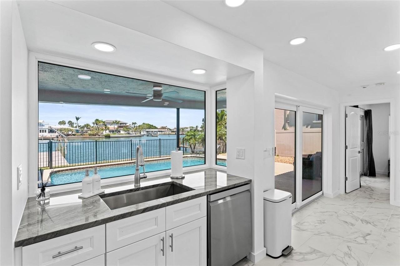 340 Palm Is Ne - Photo 7 of 33