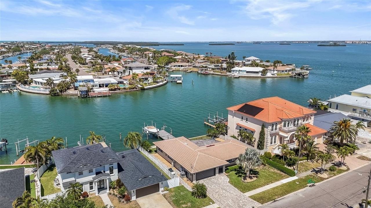 340 Palm Is Ne - Photo 3 of 33