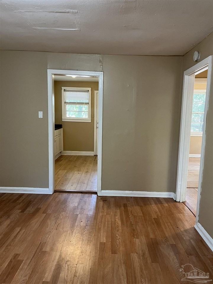 1520 N Z St - Photo 3 of 7