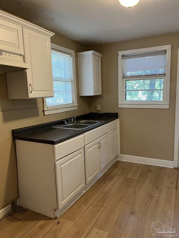 1520 N Z St - Photo 4 of 7