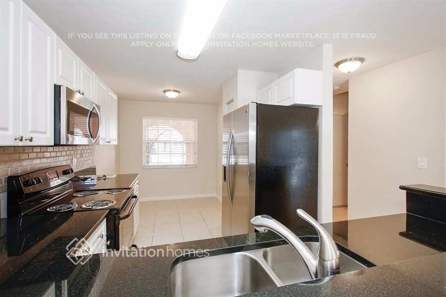 9337 Nw 55th St - Photo 7 of 17