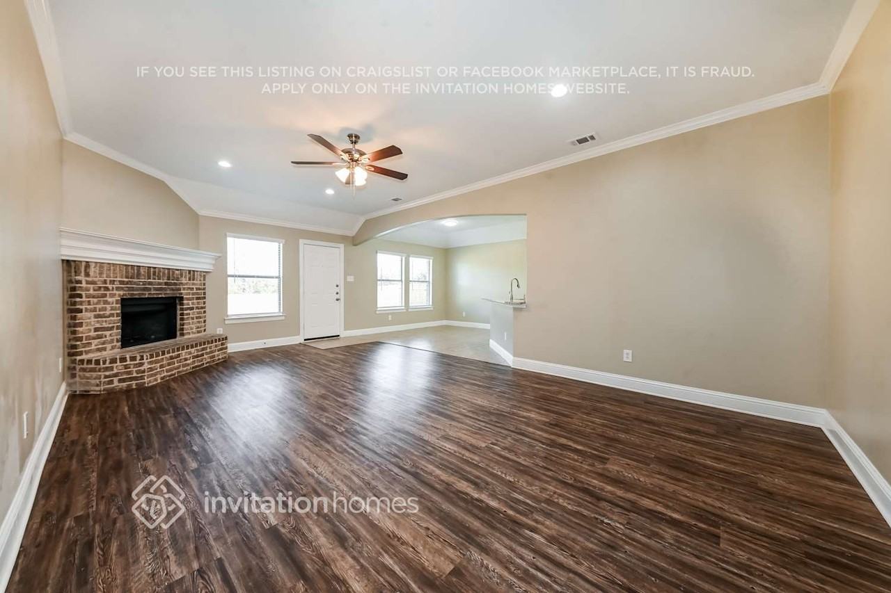 1206 Woodside Ln - Photo 4 of 16