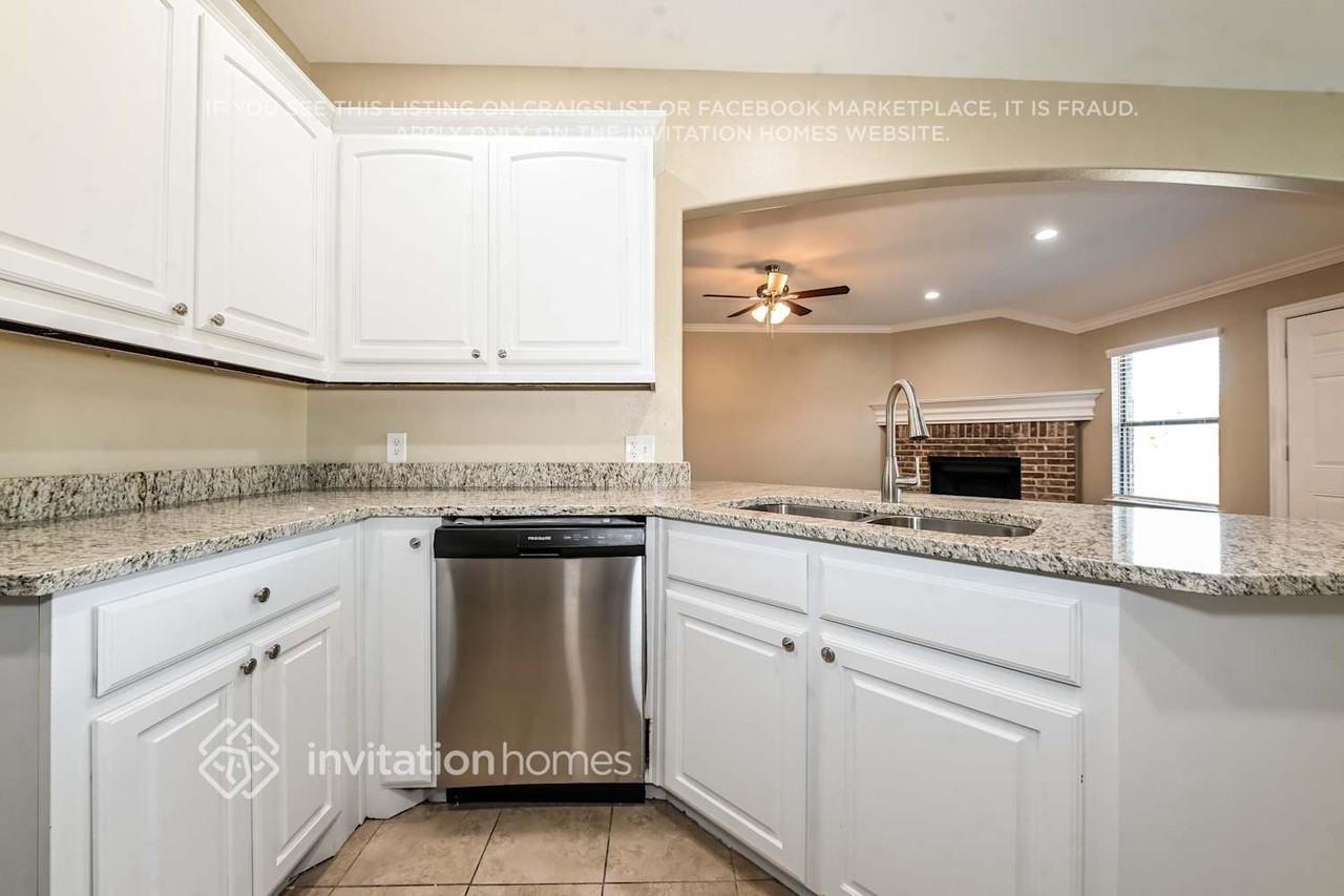 1206 Woodside Ln - Photo 7 of 16