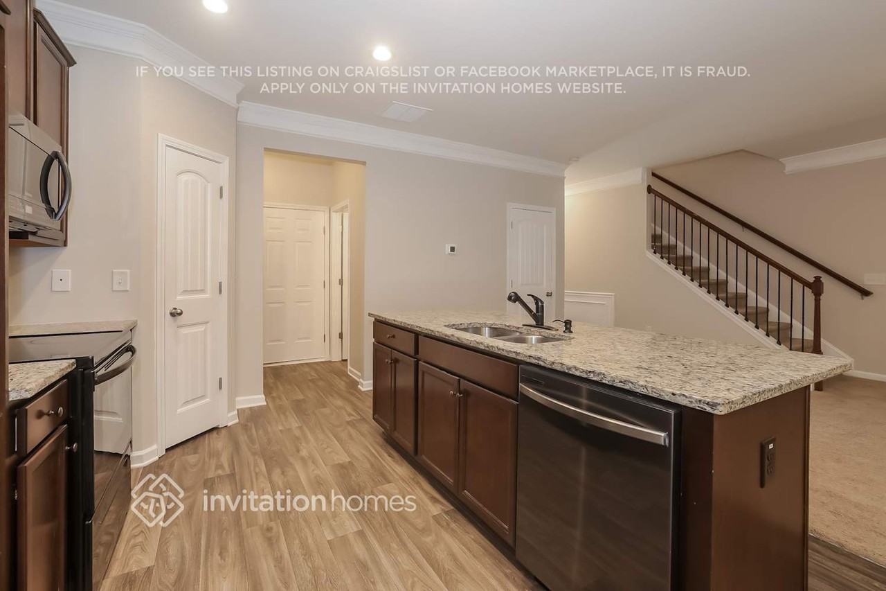 260 Britt Dr - Photo 3 of 14