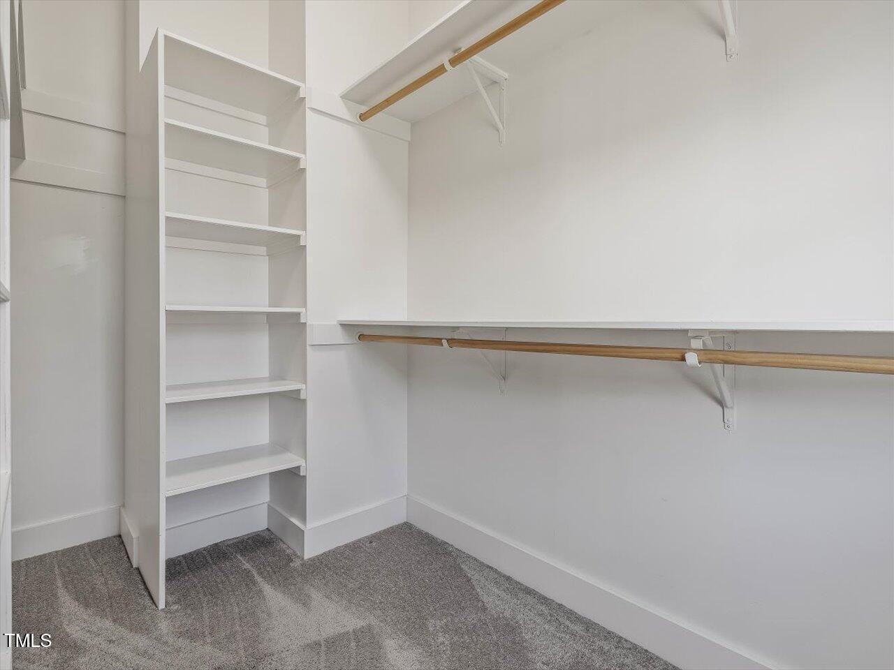 858 Thompson St - Photo 6 of 8