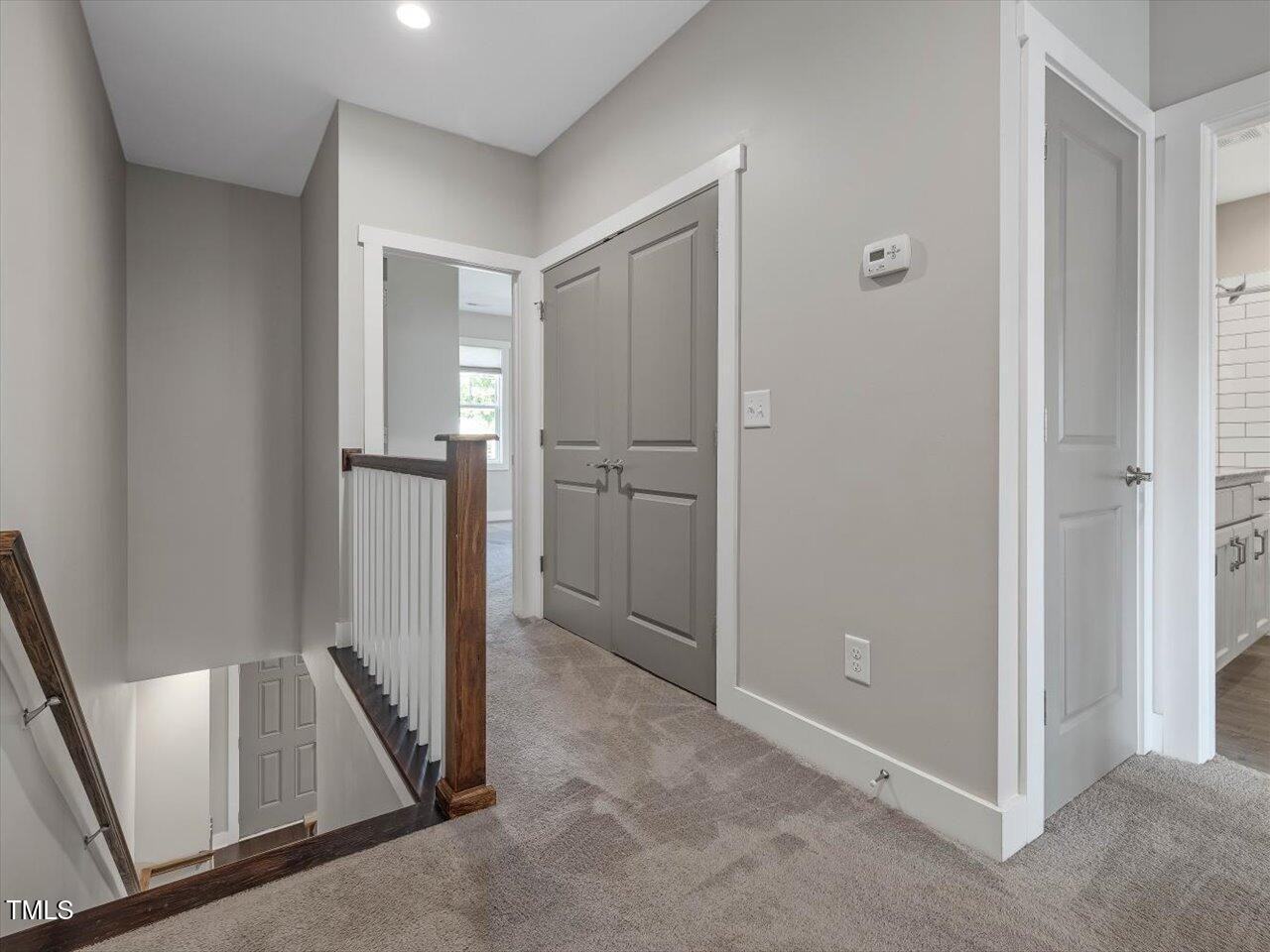 858 Thompson St - Photo 7 of 8