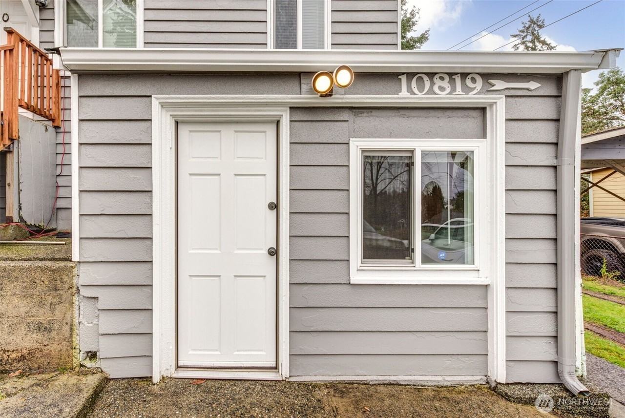 10817 56th Ave S - Photo 3 of 24