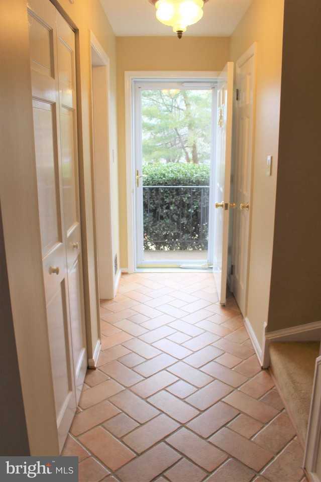 81 Institute Ln - Photo 2 of 35