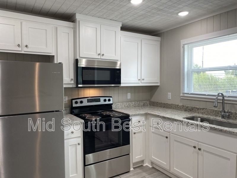 8209 1st St - Photo 3 of 7