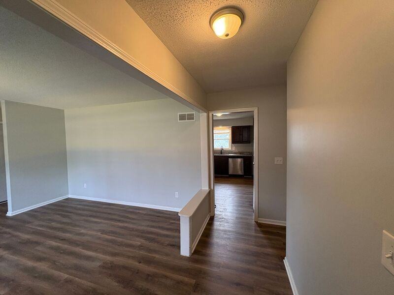 9924 Hardesty Ave - Photo 3 of 40