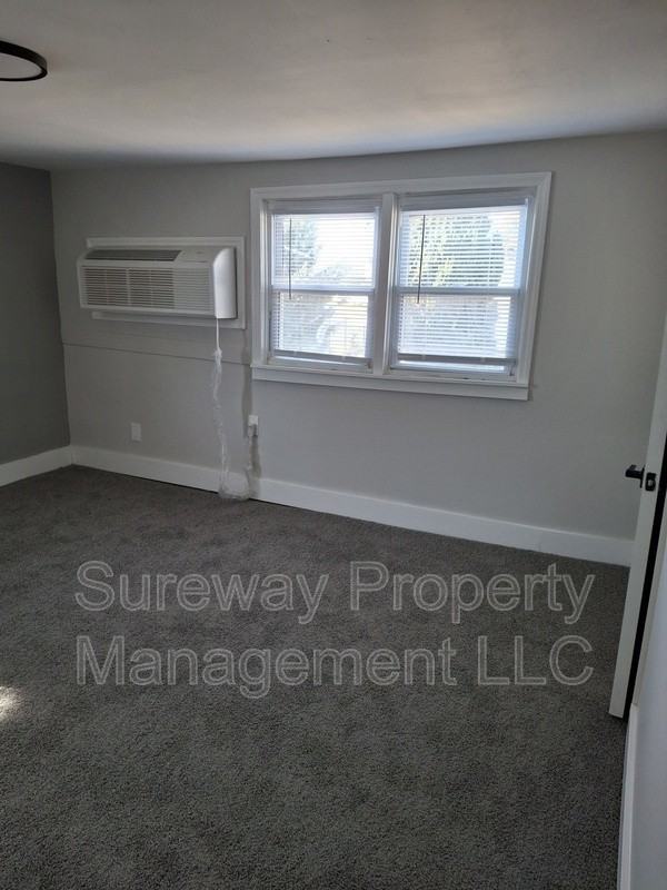 13 Union Ln - Photo 3 of 36