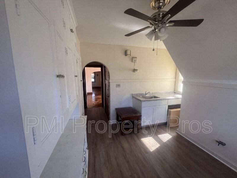 3403A N 36th St - Photo 3 of 29