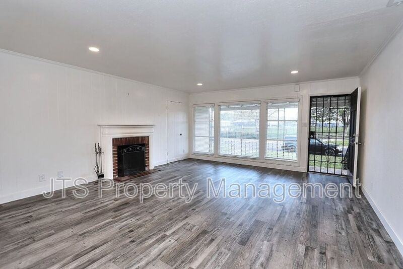 2733 Marilona Dr - Photo 5 of 50