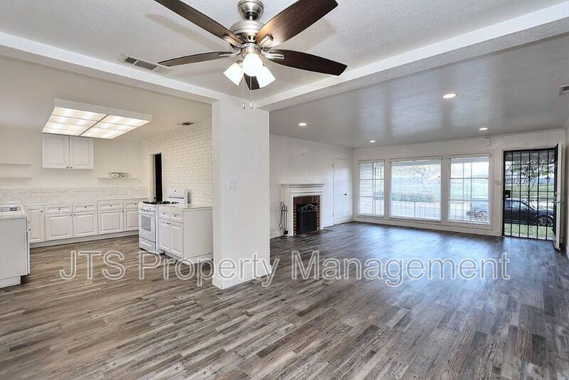2733 Marilona Dr - Photo 4 of 50