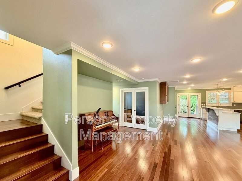 1920 Franklin St - Photo 3 of 35