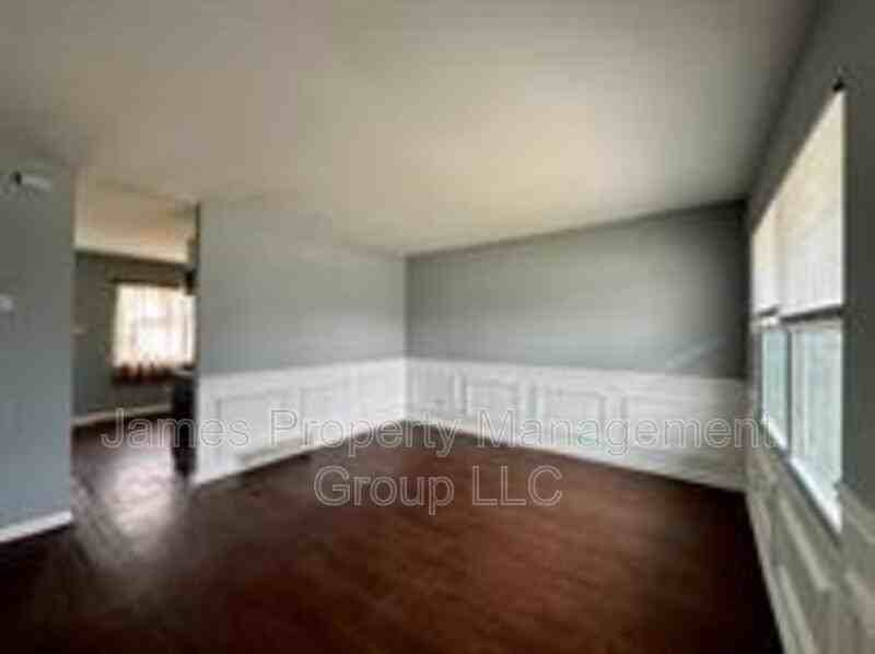 22050 E Churchill Dr - Photo 3 of 11