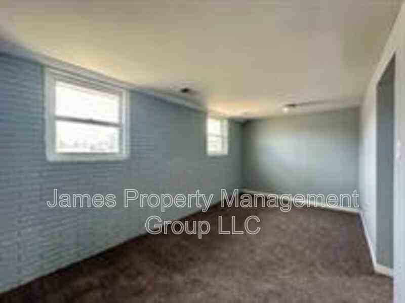22050 E Churchill Dr - Photo 6 of 11