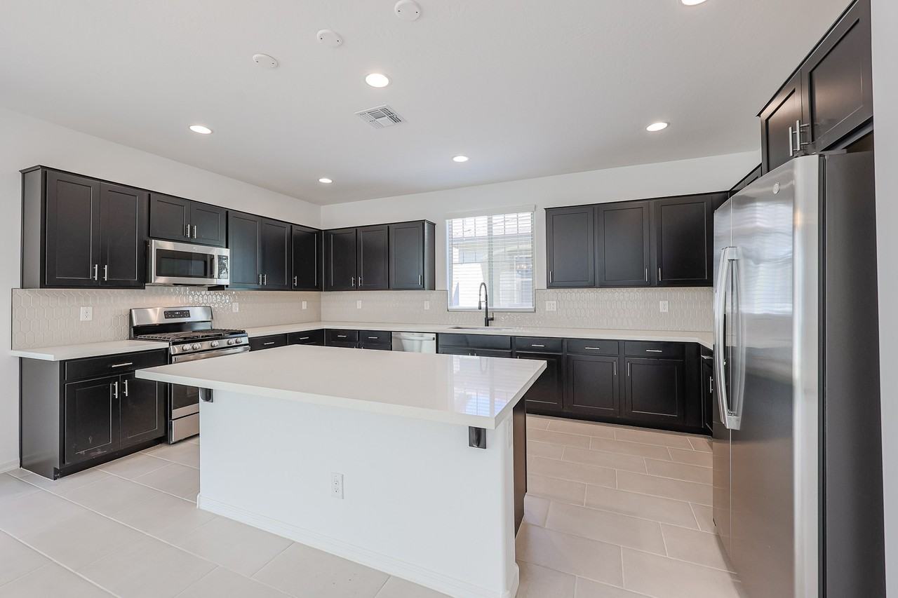 3768 N 99th Dr - Photo 3 of 42