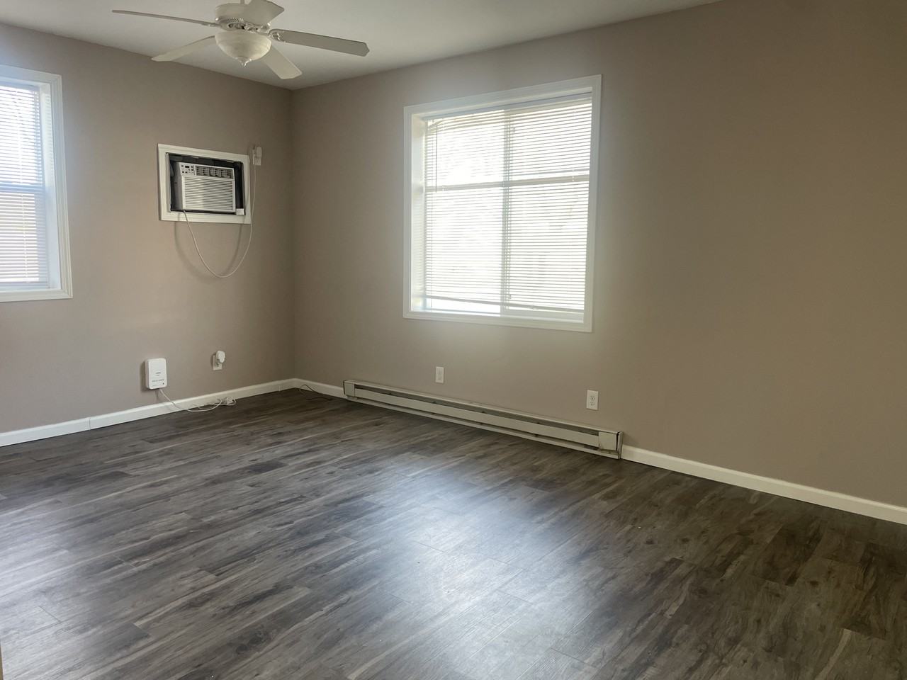 1023 S Fairmount St - Photo 2 of 7