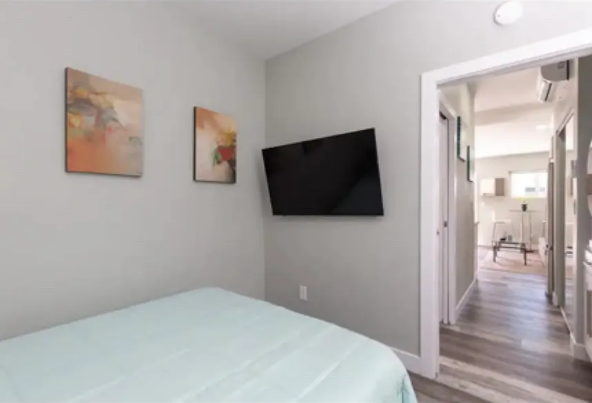 3978 Lamont St #B - Photo 2 of 6