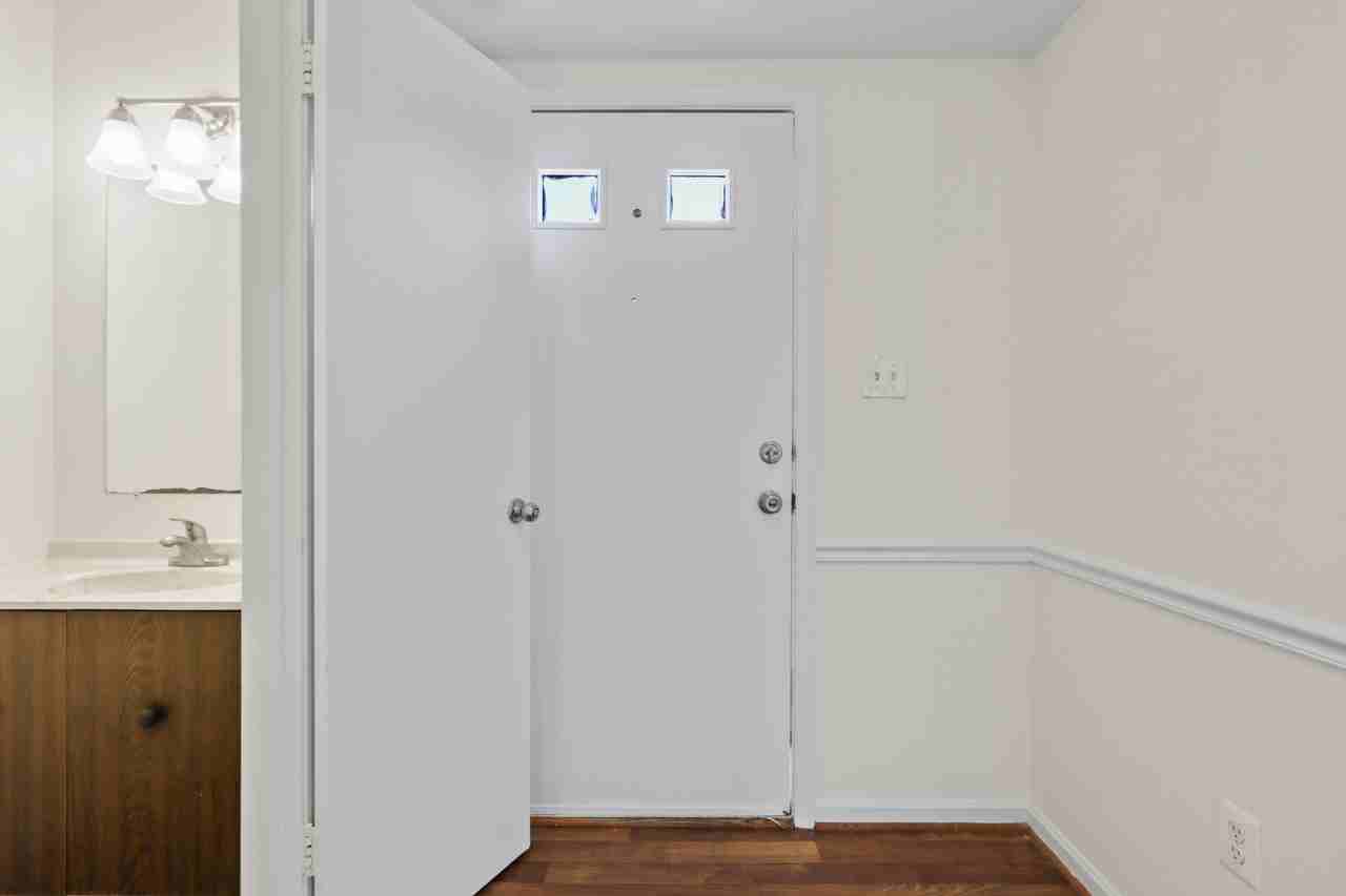 1041B Brixton Ct - Photo 3 of 37