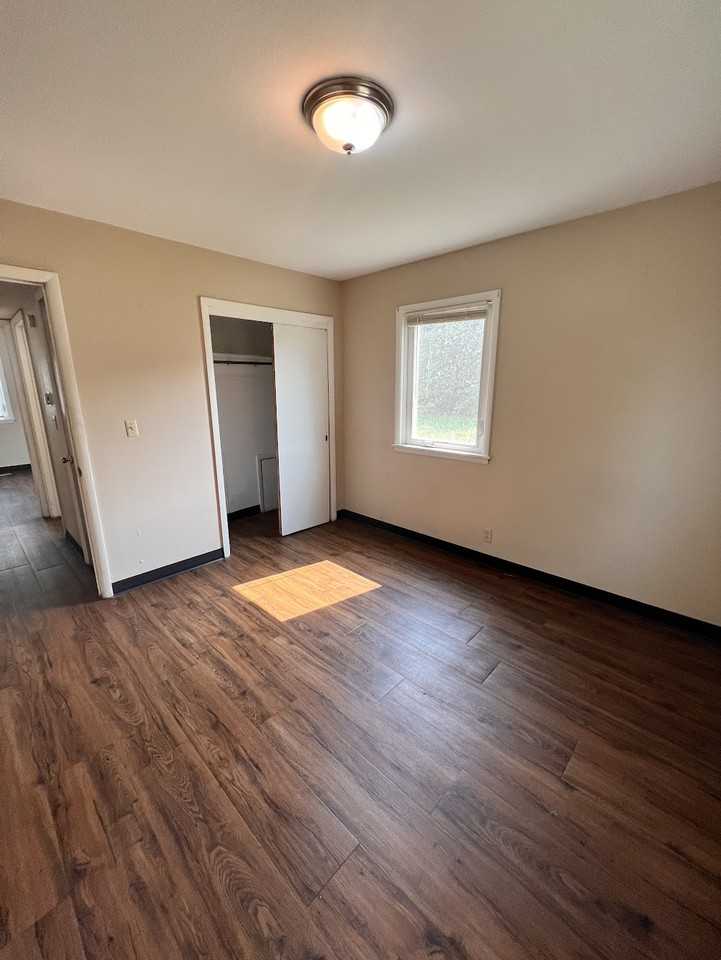 405 18th St W #2 - Photo 2 of 6