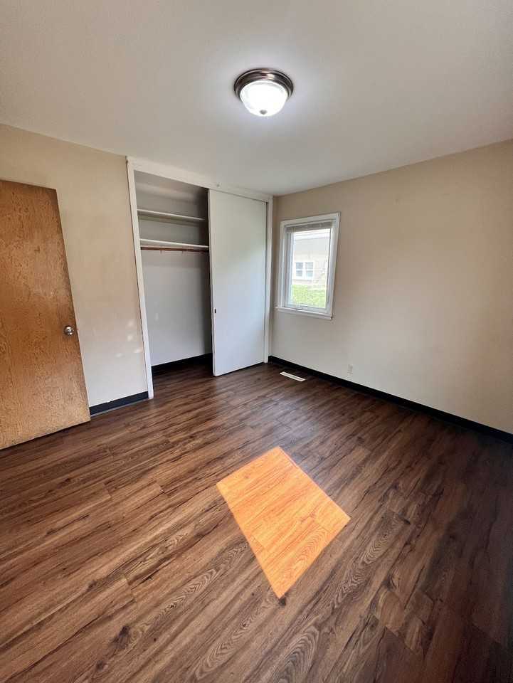 405 18th St W #2 - Photo 3 of 6