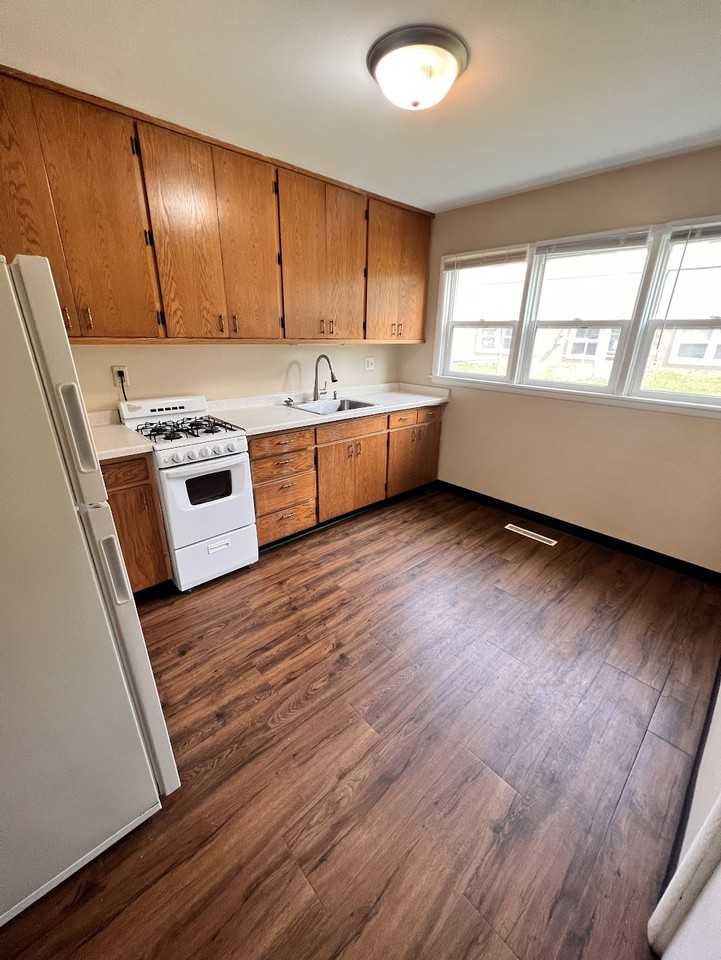 405 18th St W #2 - Photo 6 of 6