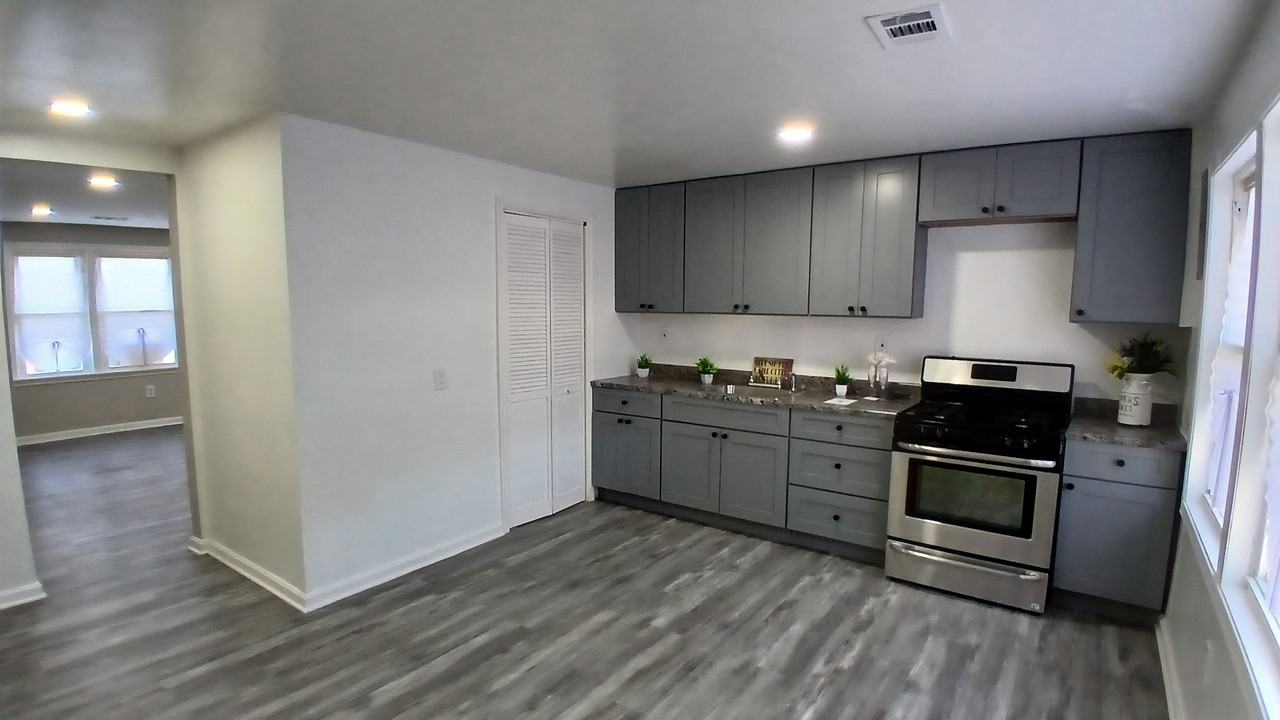 3040 Elizabeth Ave - Photo 2 of 13