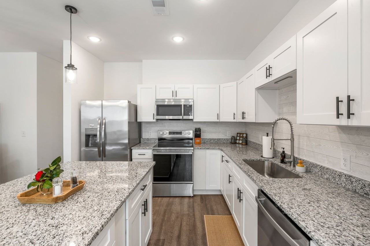 4231 Barnwell Ave - Photo 5 of 30