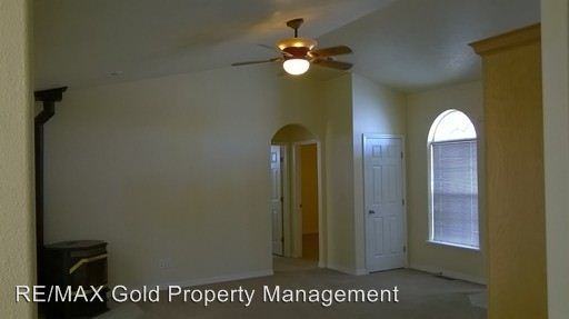 589 Shadybrook Dr - Photo 2 of 7