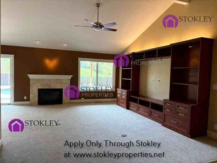 2652 Bridle Ln - Photo 3 of 21