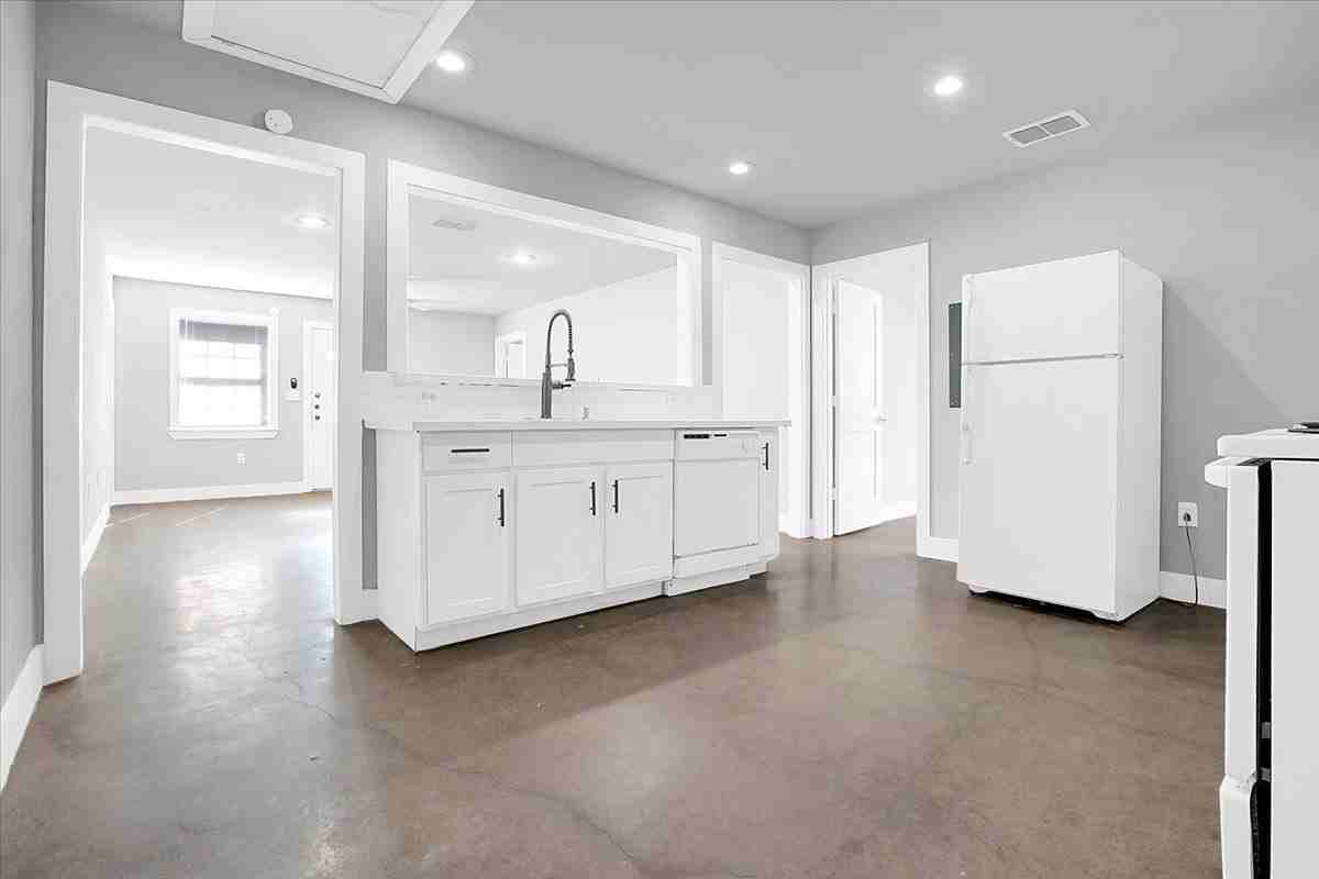 3101 33rd st - Photo 2 of 6