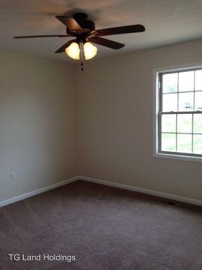 491 N Lee St - Photo 3 of 17